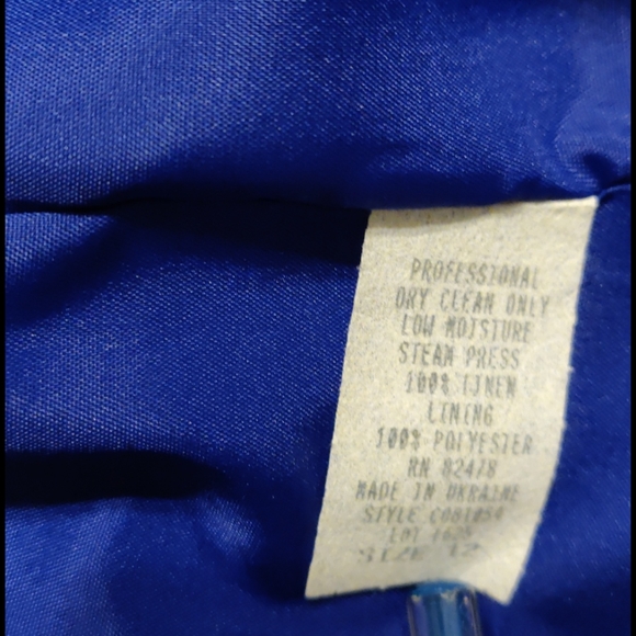 A Ladies Jacket - Picture 7 of 12